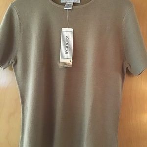 Short sleeve sweater